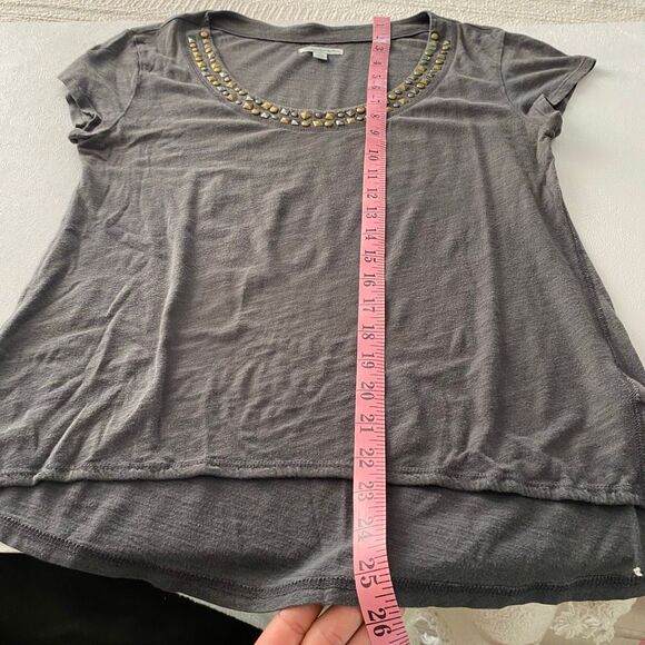 American Eagle Embellished Scoop Neck Tee Gray Beaded Studded Top Women’s Small - Picture 4 of 5